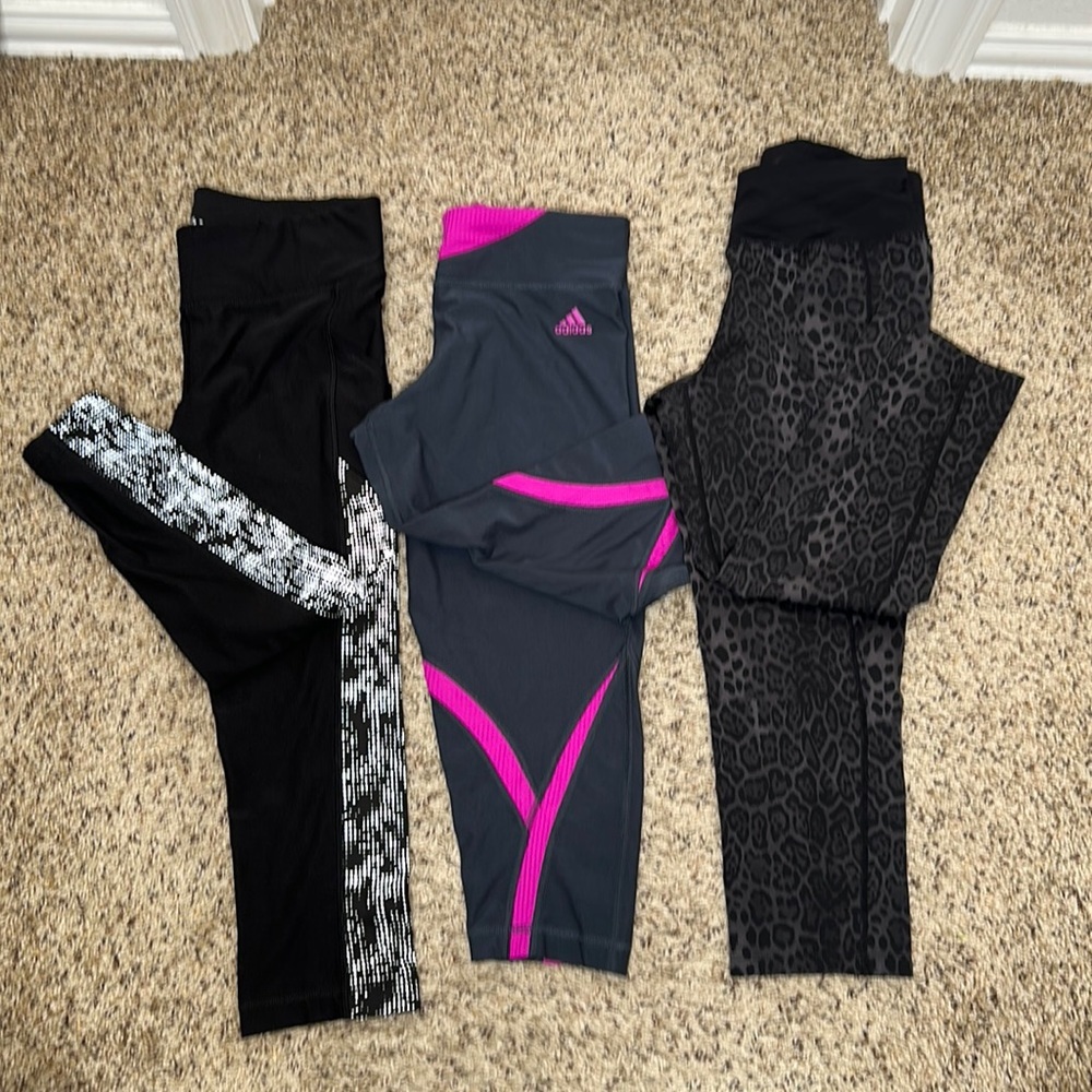 Assorted crop workout‎ leggings Size Medium inseam approx:18-19”